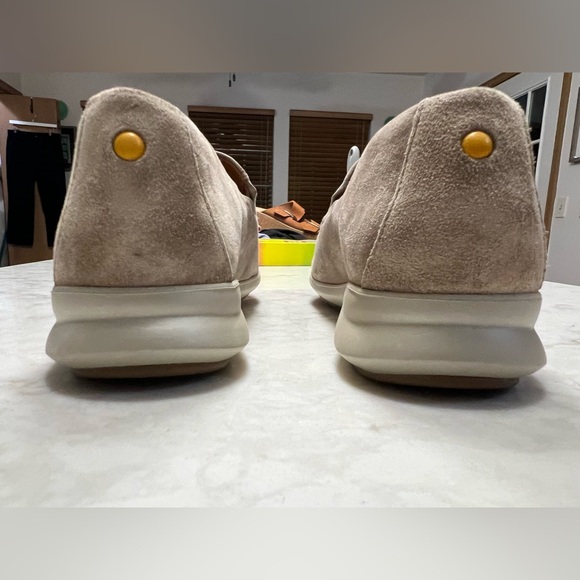 Samuel Hubbard women’s tan suede loafers, 8.5M, never worn. - Picture 12 of 13